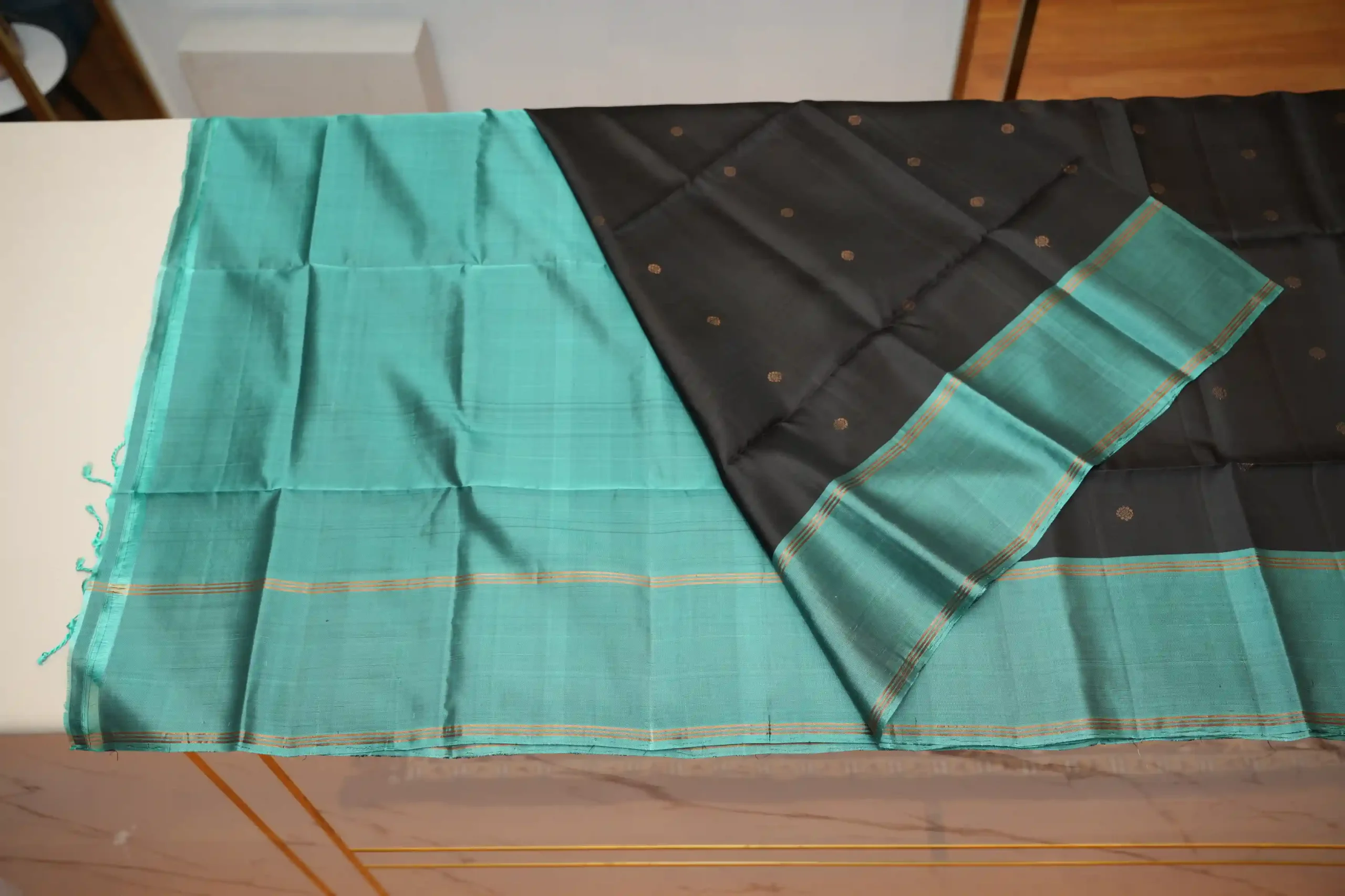 Black and teal 01