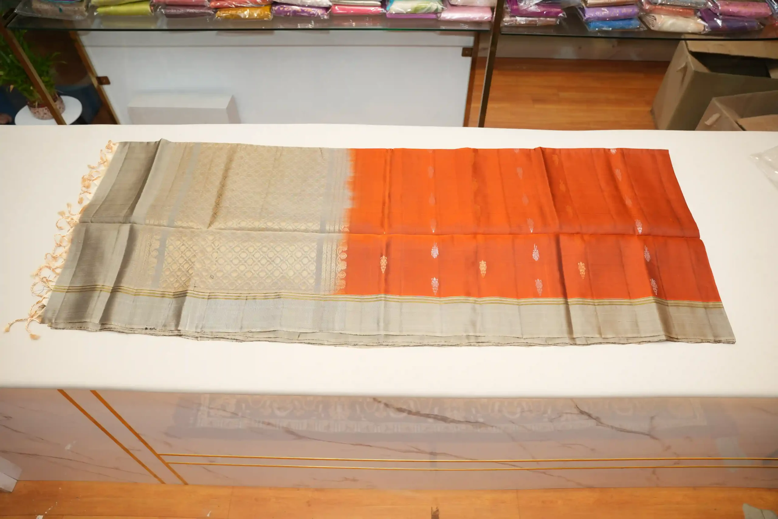 Rust orange with Ivory 01